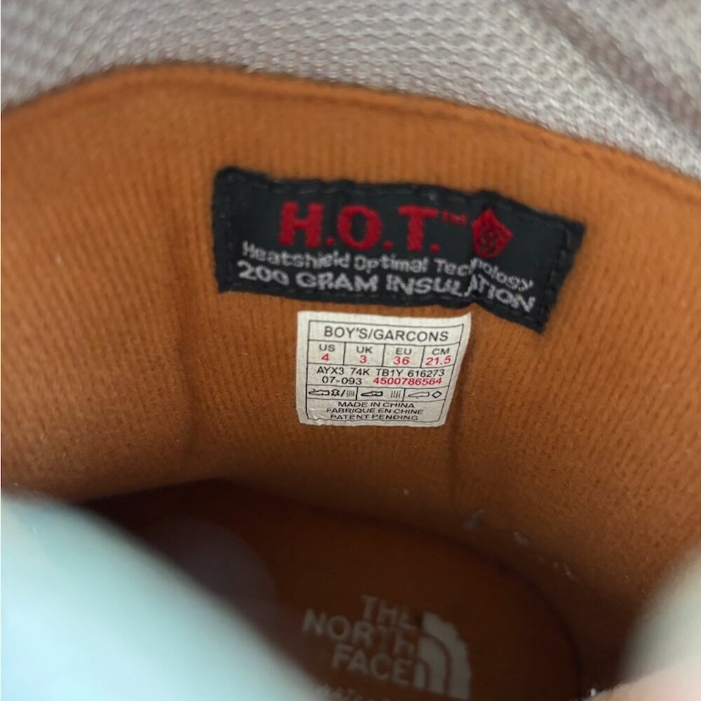 The North Face Garcons Snowboots - Kids Size 4. - Picture 5 of 5